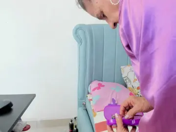 MatureHorny70  live sex cam