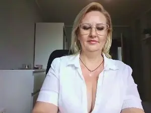 EmillyLove  live sex cam