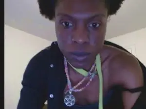 DiamondHalls26  live sex cam