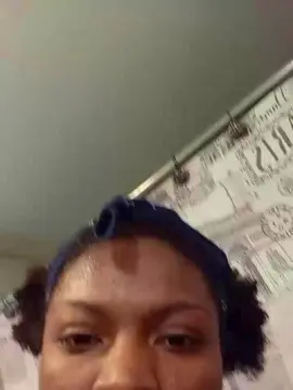 DiamondHalls26  live sex cam