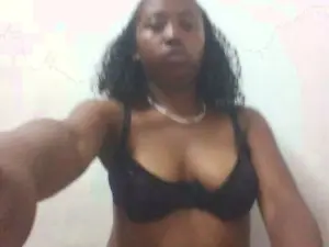 Brunellah  live sex cam