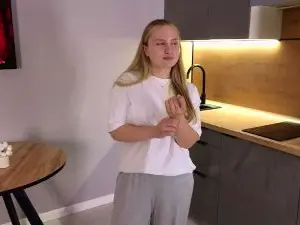 ConnieeHolt  live sex cam