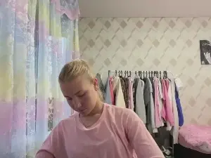 LoganPersia  live sex cam