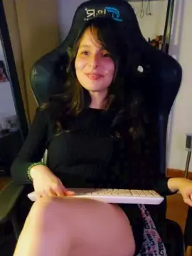 Roxannepiggy  live sex cam