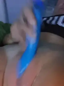 Leslie82  live sex cam