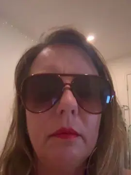 Kikilarue732  live sex cam