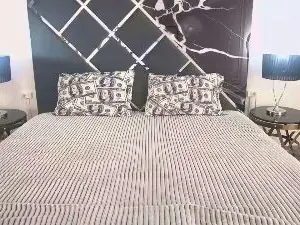 CyrenaLuxe  live sex cam
