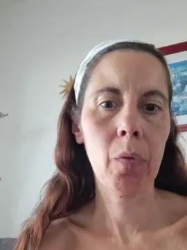 Doucelola69  live sex cam