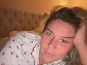 Erincheshire  live sex cam