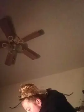 HarleyZee23  live sex cam