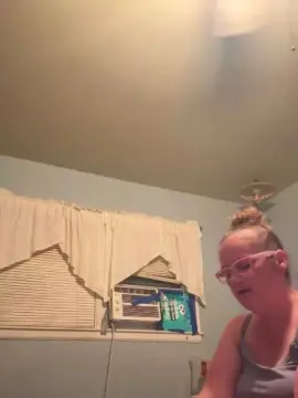Shygirl37  live sex cam