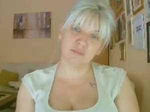 Irma2  live sex cam