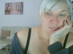 Irma2  live sex cam