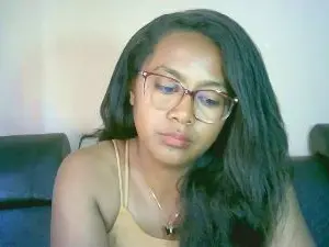 Yummy_sitraka  live sex cam