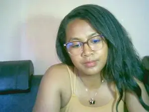 Yummy_sitraka  live sex cam