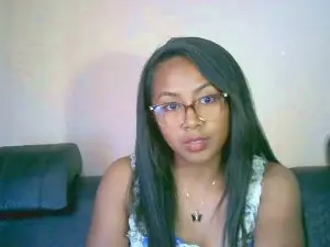 Yummy_sitraka  live sex cam