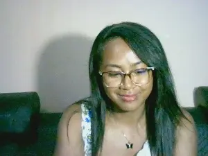 Yummy_sitraka  live sex cam