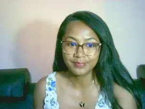 Yummy_sitraka  live sex cam