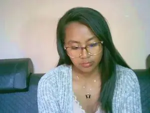 Yummy_sitraka  live sex cam