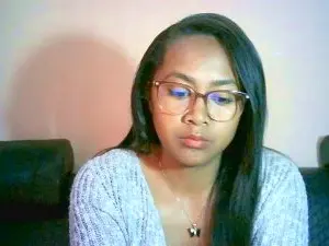 Yummy_sitraka  live sex cam