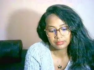Yummy_sitraka  live sex cam