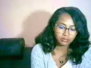 Yummy_sitraka  live sex cam