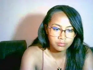 Yummy_sitraka  live sex cam