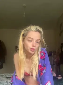 Tiny_lola  live sex cam