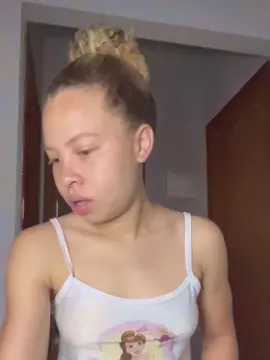 Nay_hott3  live sex cam