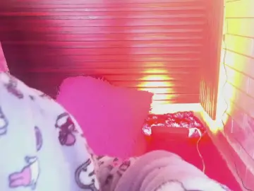 Margiestrongg  live sex cam