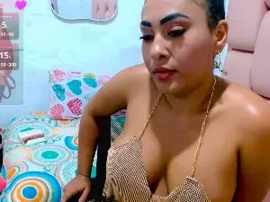 Roxyhot19  live sex cam