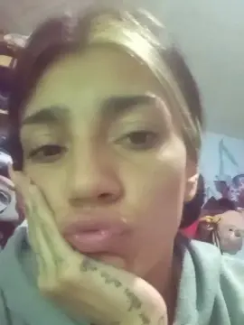 Melyzaz4  live sex cam