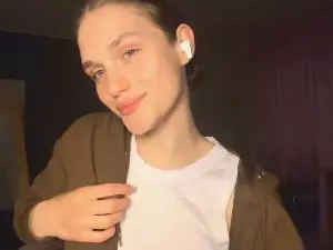 EllyThro  live sex cam