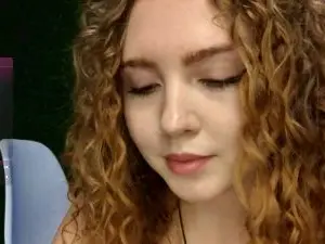 HanhRushia  live sex cam