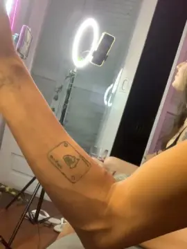 Moongiu  live sex cam