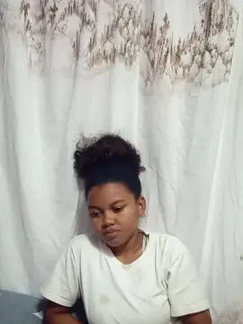 Bruchadele  live sex cam