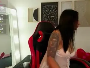 Camille2004  live sex cam