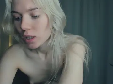 BriannaVert  live sex cam