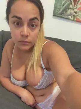 Nuria92  live sex cam