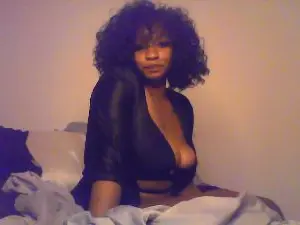 Sunnymochaqueen  live sex cam