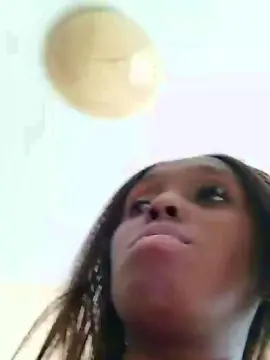Prettygirlie  live sex cam