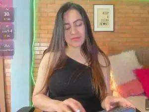 Luna_valmontt  live sex cam