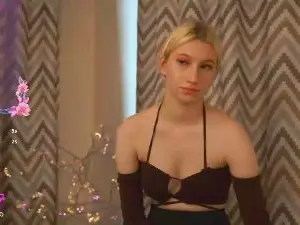 KatyMckennan  live sex cam