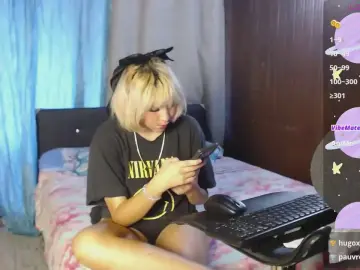 Strawberrykush  live sex cam