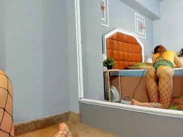 Twistedhoneyy  live sex cam