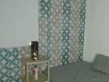 Emilybateee  live sex cam