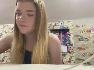 MarielManiatis  live sex cam