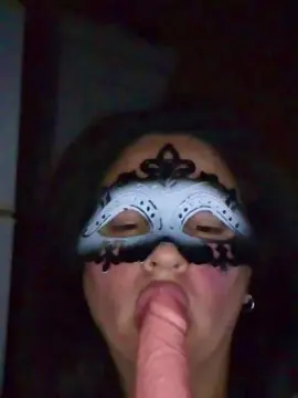 Cryystal2529  live sex cam