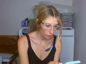 Evelyn_21_m  live sex cam