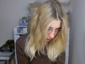 Evelyn_21_m  live sex cam